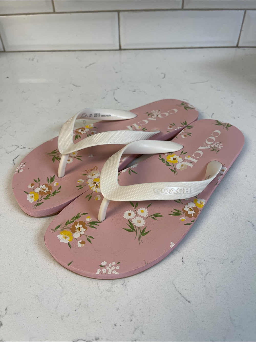 Coach “Zak” FG3437 Pink Floral Rubber Flip Flops Size 8 - Picture 1 of 17